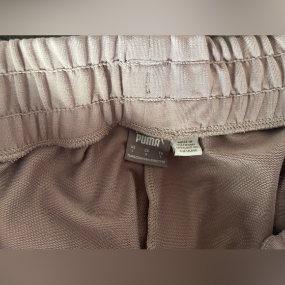 L Puma Joggers - Picture 2 of 3